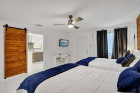 Waves Collection 2BR Apt Steps to Beach W POOL